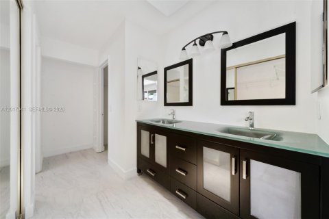 Townhouse in Fort Lauderdale, Florida 3 bedrooms, 154.03 sq.m. № 2154321 - photo 11