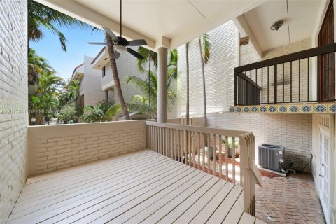 Townhouse in Fort Lauderdale, Florida 3 bedrooms, 154.03 sq.m. № 2154321 - photo 20