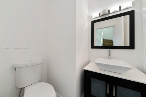 Townhouse in Fort Lauderdale, Florida 3 bedrooms, 154.03 sq.m. № 2154321 - photo 6