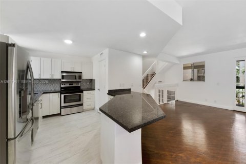 Townhouse in Fort Lauderdale, Florida 3 bedrooms, 154.03 sq.m. № 2154321 - photo 2