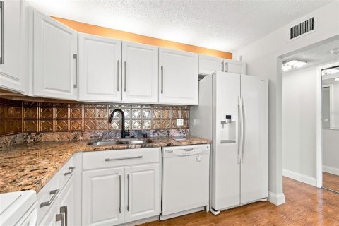 Copropriété à vendre à South Pasadena, Floride: 1 chambre, 83.61 m2 № 2353474 - photo 12