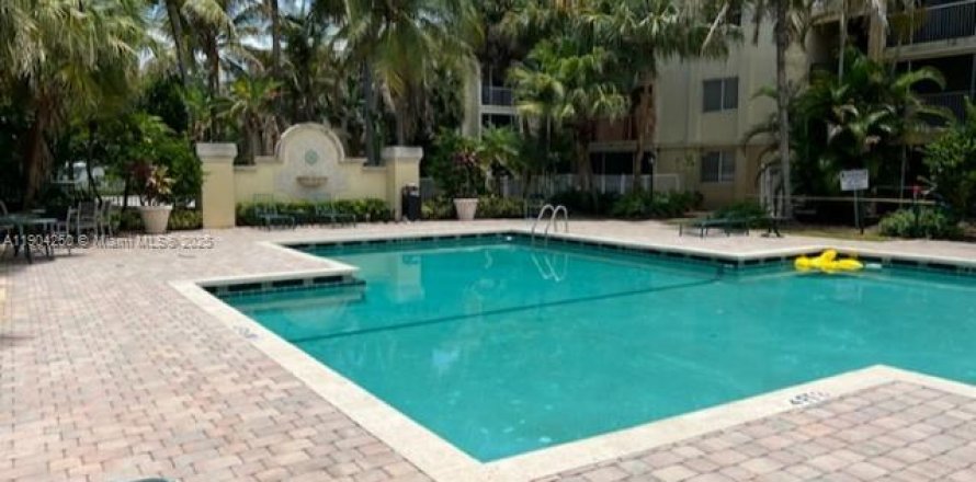 Condo in Tamarac, Florida, 1 bedroom  № 1954873