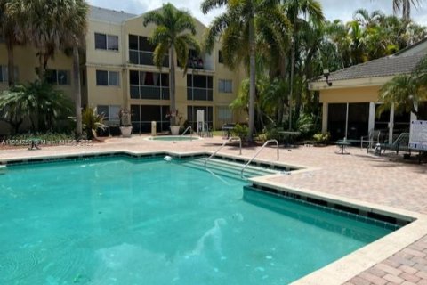 Condo in Tamarac, Florida, 1 bedroom  № 1954873 - photo 3