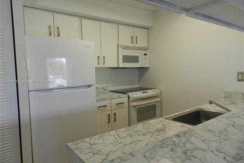 Condo in Tamarac, Florida, 1 bedroom  № 1954873 - photo 13