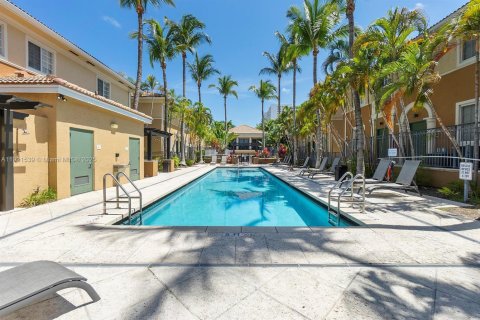 Adosado en venta en Aventura, Florida, 2 dormitorios, 122.26 m2 № 1975300 - foto 1