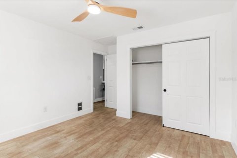 Commercial property in Venice, Florida 4 bedrooms, 215.53 sq.m. № 2383902 - photo 14