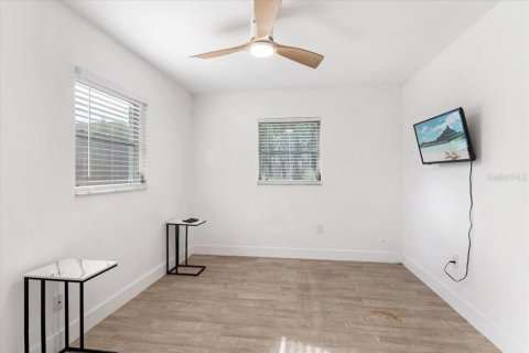 Commercial property in Venice, Florida 4 bedrooms, 215.53 sq.m. № 2383902 - photo 17