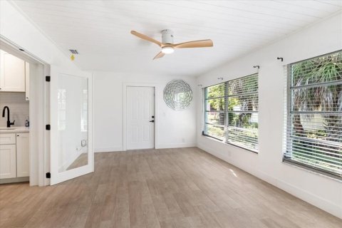 Commercial property in Venice, Florida 4 bedrooms, 215.53 sq.m. № 2383902 - photo 10