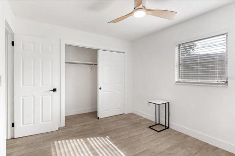 Commercial property in Venice, Florida 4 bedrooms, 215.53 sq.m. № 2383902 - photo 16