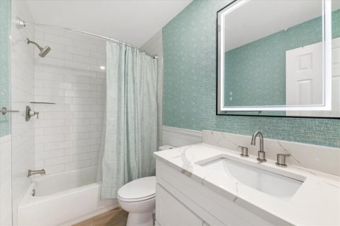 Commercial property in Venice, Florida 4 bedrooms, 215.53 sq.m. № 2383902 - photo 4