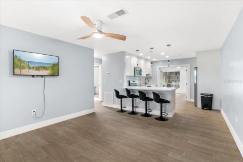 Commercial property in Venice, Florida 4 bedrooms, 215.53 sq.m. № 2383902 - photo 5