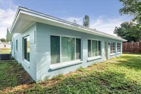 Commercial property in Venice, Florida 4 bedrooms, 215.53 sq.m. № 2383902 - photo 22