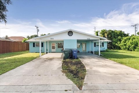 Commercial property in Venice, Florida 4 bedrooms, 215.53 sq.m. № 2383902