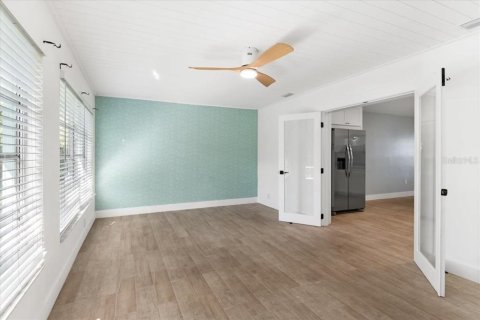 Commercial property in Venice, Florida 4 bedrooms, 215.53 sq.m. № 2383902 - photo 11