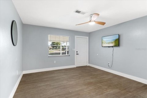Commercial property in Venice, Florida 4 bedrooms, 215.53 sq.m. № 2383902 - photo 9