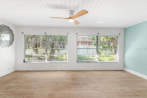 Commercial property in Venice, Florida 4 bedrooms, 215.53 sq.m. № 2383902 - photo 6
