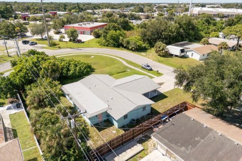 Commercial property in Venice, Florida 4 bedrooms, 215.53 sq.m. № 2383902 - photo 21