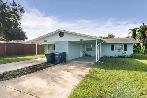 Commercial property in Venice, Florida 4 bedrooms, 215.53 sq.m. № 2383902 - photo 24