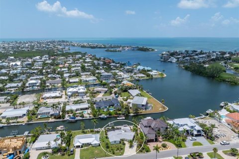 House in Holmes Beach, Florida 3 bedrooms, 166.39 sq.m. № 1853508 - photo 4