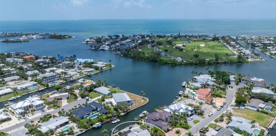 House in Holmes Beach, Florida 3 bedrooms, 166.39 sq.m. № 1853508