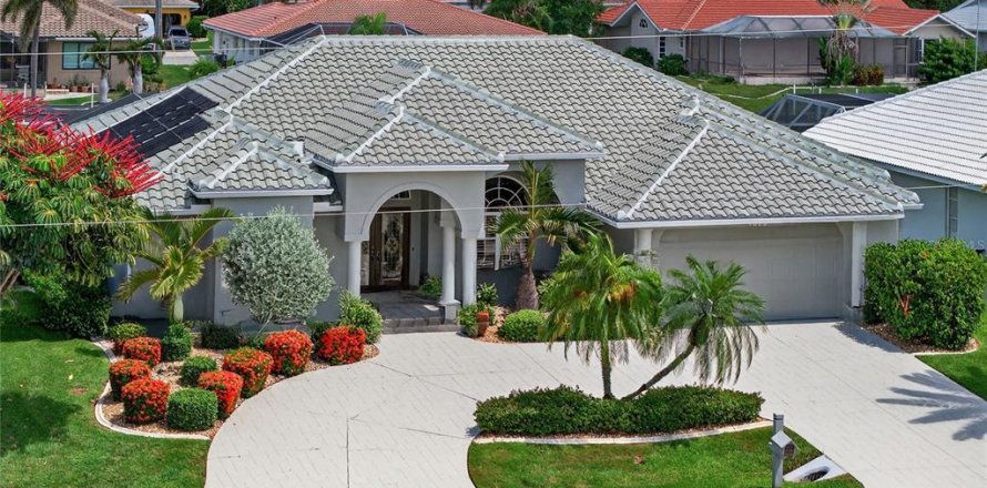House in Punta Gorda, Florida 3 bedrooms, 234.76 sq.m. № 1885207