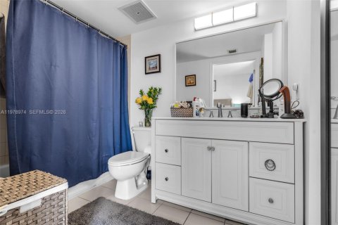Condo in Miami, Florida, 2 bedrooms  № 2044720 - photo 15