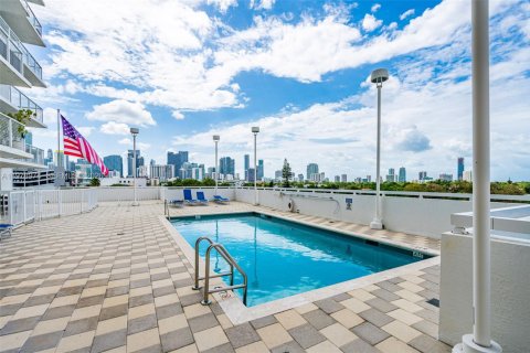 Condo in Miami, Florida, 2 bedrooms  № 2044720 - photo 30