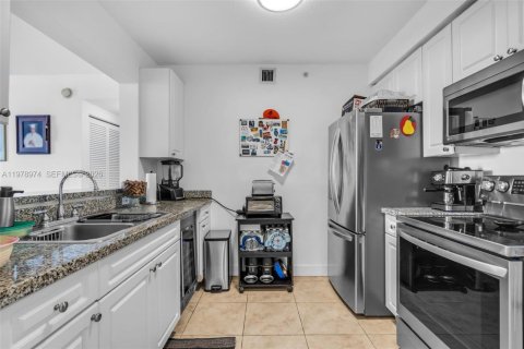 Condo in Miami, Florida, 2 bedrooms  № 2044720 - photo 6