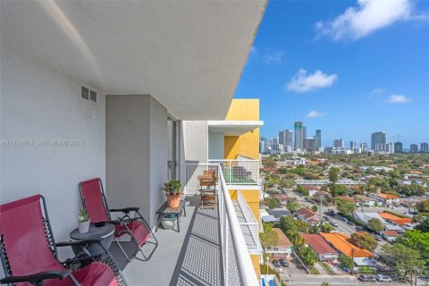 Condo in Miami, Florida, 2 bedrooms  № 2044720 - photo 24
