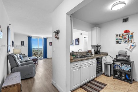 Condo in Miami, Florida, 2 bedrooms  № 2044720 - photo 5