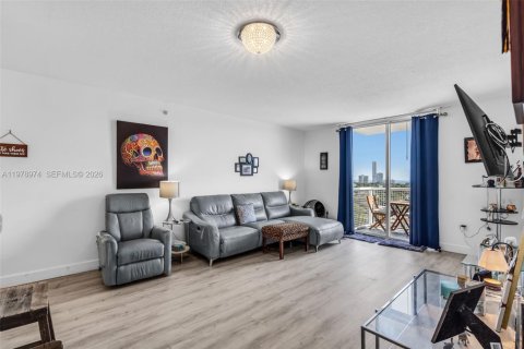 Condo in Miami, Florida, 2 bedrooms  № 2044720 - photo 9