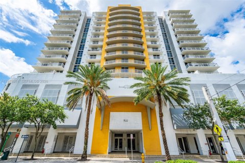 Condominio en Miami, Florida, 2 dormitorios  № 2044720