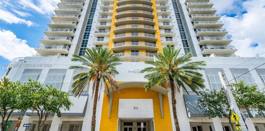 Condo in Miami, Florida, 2 bedrooms  № 2044720