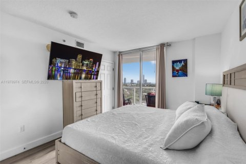 Condo in Miami, Florida, 2 bedrooms  № 2044720 - photo 14