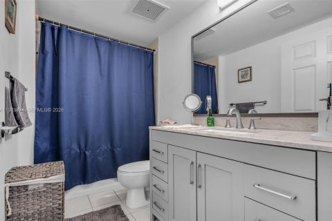 Condo in Miami, Florida, 2 bedrooms  № 2044720 - photo 18
