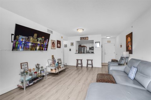 Condo in Miami, Florida, 2 bedrooms  № 2044720 - photo 10