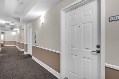 Condo in Miami, Florida, 2 bedrooms  № 2044720 - photo 4