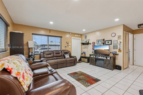 House in Tamarac, Florida 2 bedrooms, 112.97 sq.m. № 1976566 - photo 10