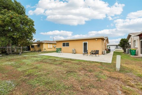 House in Tamarac, Florida 2 bedrooms, 112.97 sq.m. № 1976566 - photo 30