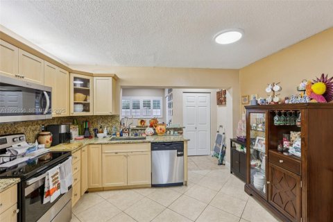 House in Tamarac, Florida 2 bedrooms, 112.97 sq.m. № 1976566 - photo 16