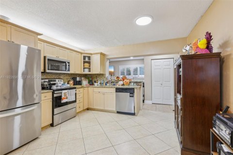 House in Tamarac, Florida 2 bedrooms, 112.97 sq.m. № 1976566 - photo 14