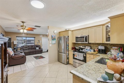 House in Tamarac, Florida 2 bedrooms, 112.97 sq.m. № 1976566 - photo 17