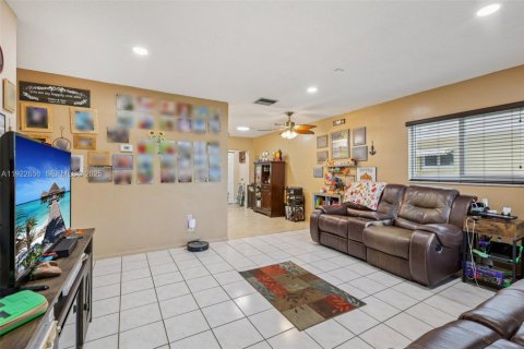 House in Tamarac, Florida 2 bedrooms, 112.97 sq.m. № 1976566 - photo 8