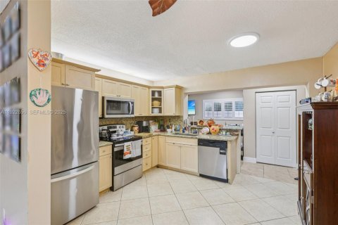 House in Tamarac, Florida 2 bedrooms, 112.97 sq.m. № 1976566 - photo 15