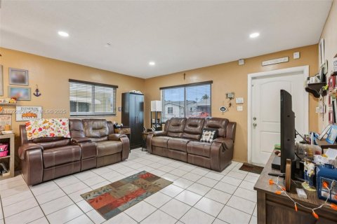 House in Tamarac, Florida 2 bedrooms, 112.97 sq.m. № 1976566 - photo 7