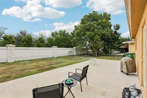 House in Tamarac, Florida 2 bedrooms, 112.97 sq.m. № 1976566 - photo 29