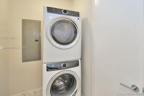 Copropriété à louer à Bal Harbour, Floride: 1 chambre, 117.71 m2 № 2153097 - photo 13