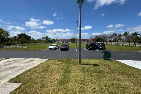 Снять в аренду таунхаус в Катлер-Бей, Флорида 3 спальни, № 1961729 - фото 3