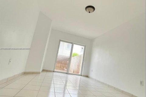 Снять в аренду таунхаус в Катлер-Бей, Флорида 3 спальни, № 1961729 - фото 11