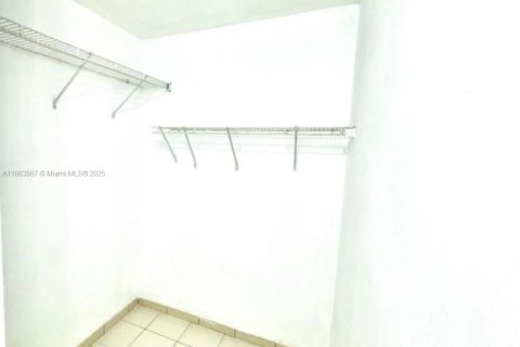 Снять в аренду таунхаус в Катлер-Бей, Флорида 3 спальни, № 1961729 - фото 9